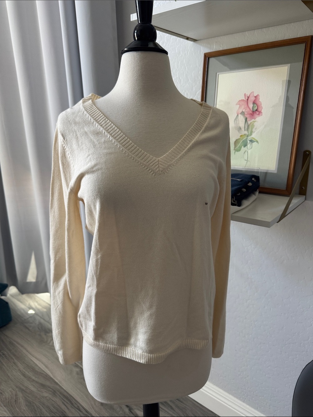 Nordstrom Medium Cream V-Neck Lightweight Sweater NWT